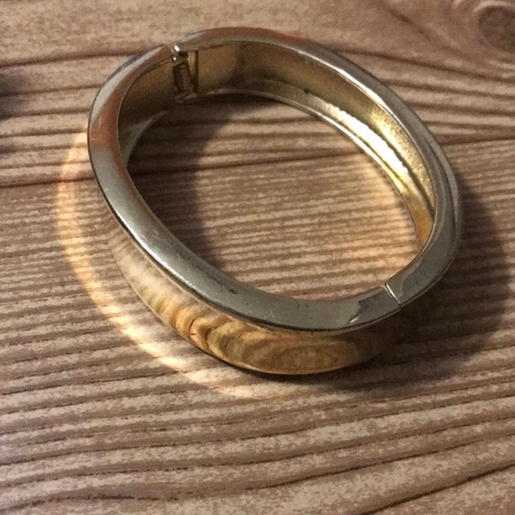 Gold bangle - Picture 2 of 2